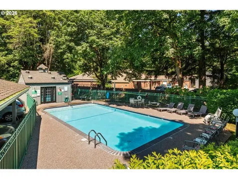 4 Touchstone Lake Oswego OR 97035