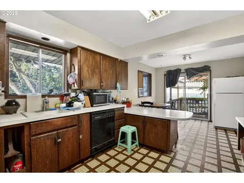 4715 SE 94th Avenue Portland OR 97266