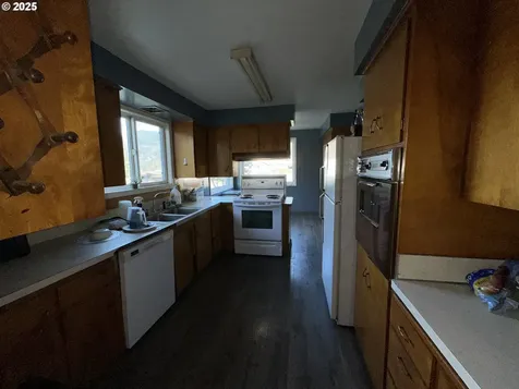 10055 Fairview Road Tillamook OR 97141