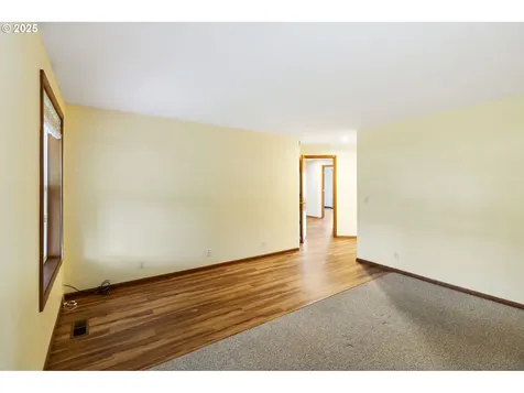 2744 Dayna Lane Eugene OR 97408