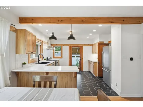 4811 SE 60th Avenue Portland OR 97206