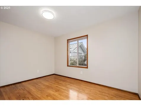 5512 SE Bush Street Portland OR 97206