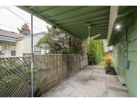 5512 SE Bush Street Portland OR 97206