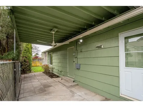 5512 SE Bush Street Portland OR 97206