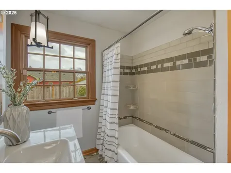 1404 NE 58th Avenue Portland OR 97213