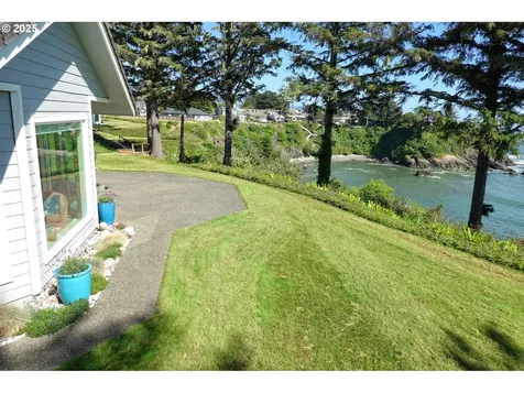112 Schooner Bay Drive Brookings OR 97415