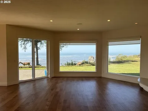 112 Schooner Bay Drive Brookings OR 97415
