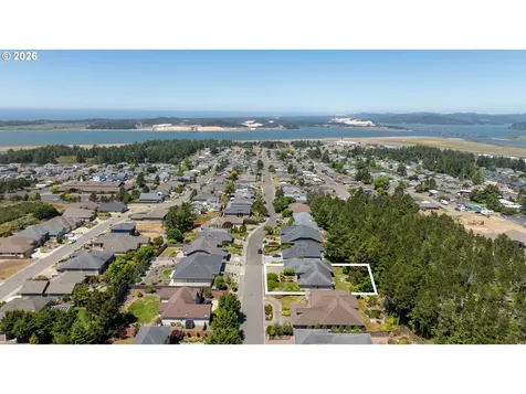2225 Hayes Street North Bend OR 97459