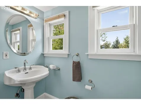 3835 NE 15th Avenue Portland OR 97212