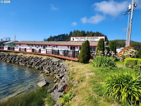 110 Bay Front Loop Winchester Bay OR 97467