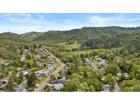 313 NE Kirby Avenue Roseburg OR 97470