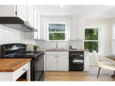 5625 SE Flavel Street Portland OR 97206