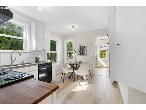 5625 SE Flavel Street Portland OR 97206