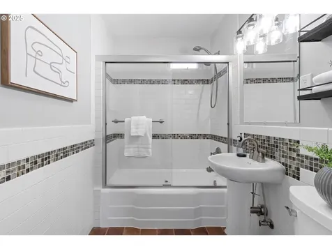 5625 SE Flavel Street Portland OR 97206