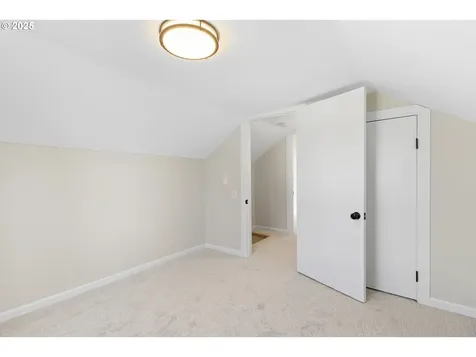 5625 SE Flavel Street Portland OR 97206