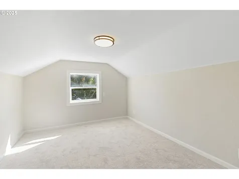 5625 SE Flavel Street Portland OR 97206