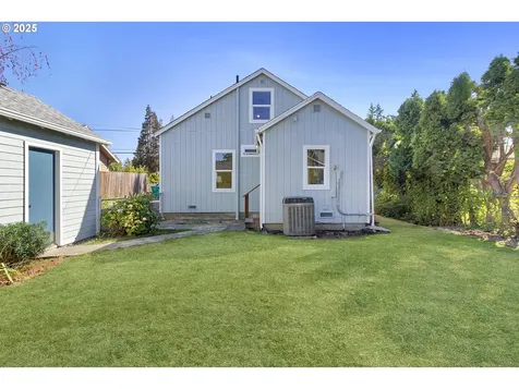 5625 SE Flavel Street Portland OR 97206