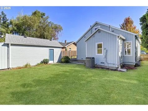 5625 SE Flavel Street Portland OR 97206