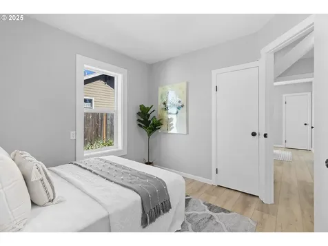 5625 SE Flavel Street Portland OR 97206