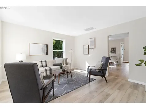 5625 SE Flavel Street Portland OR 97206