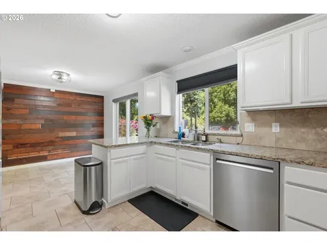 827 NE Faloma Road Portland OR 97211