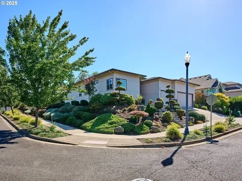 500 Yapa Drive Silverton OR 97381