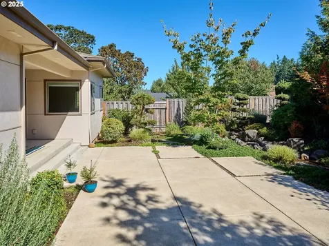500 Yapa Drive Silverton OR 97381