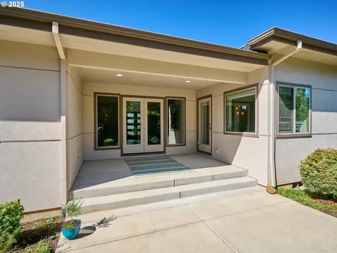 500 Yapa Drive Silverton OR 97381