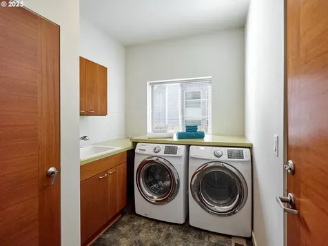 500 Yapa Drive Silverton OR 97381