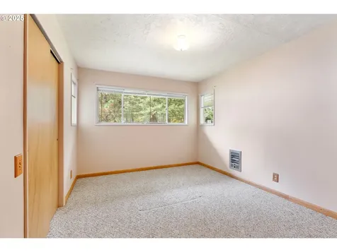 1412 N Main Avenue White Salmon WA 98672