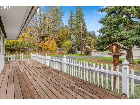 1412 N Main Avenue White Salmon WA 98672