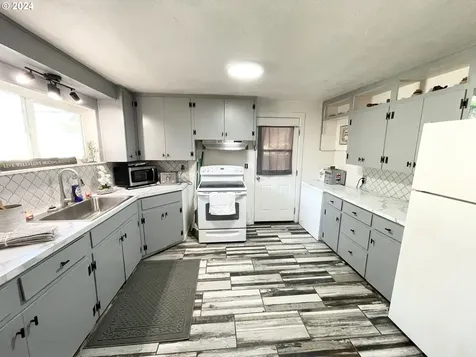 905 Front Street Lyons OR 97358