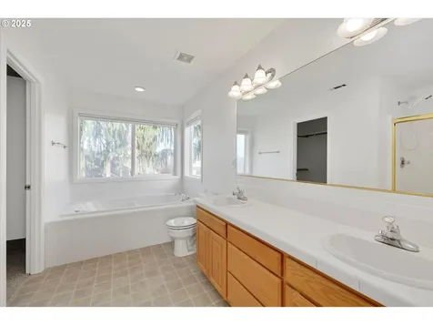 1380 SE 9th Avenue Canby OR 97013