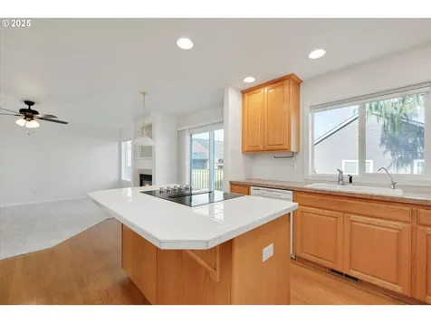 1380 SE 9th Avenue Canby OR 97013