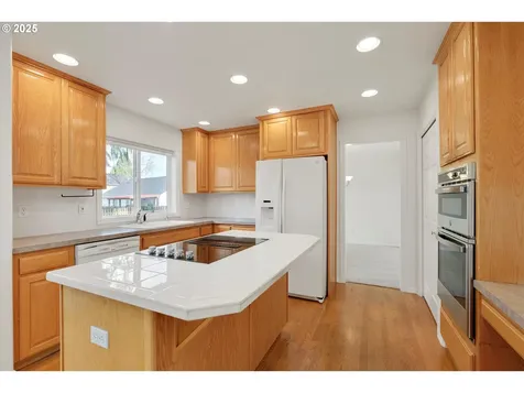1380 SE 9th Avenue Canby OR 97013