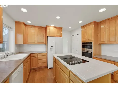 1380 SE 9th Avenue Canby OR 97013