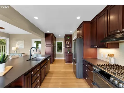 4621 SW Hillside Drive Portland OR 97221
