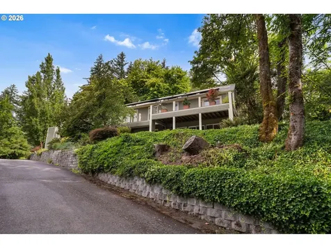 4621 SW Hillside Drive Portland OR 97221