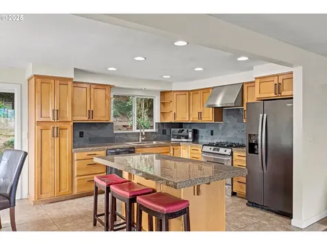 17304 Parkers Drive Gladstone OR 97027