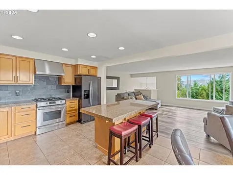 17304 Parkers Drive Gladstone OR 97027
