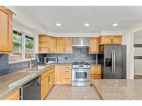 17304 Parkers Drive Gladstone OR 97027