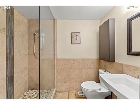 17304 Parkers Drive Gladstone OR 97027