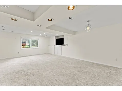 17304 Parkers Drive Gladstone OR 97027