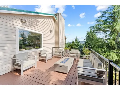17304 Parkers Drive Gladstone OR 97027