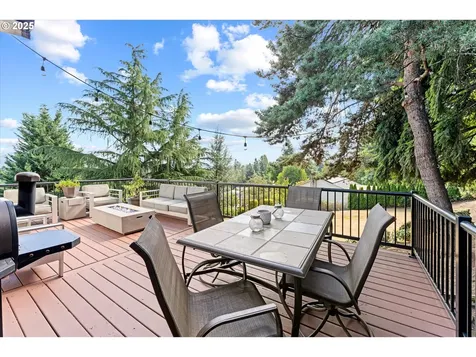 17304 Parkers Drive Gladstone OR 97027
