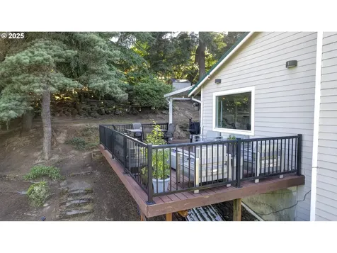 17304 Parkers Drive Gladstone OR 97027