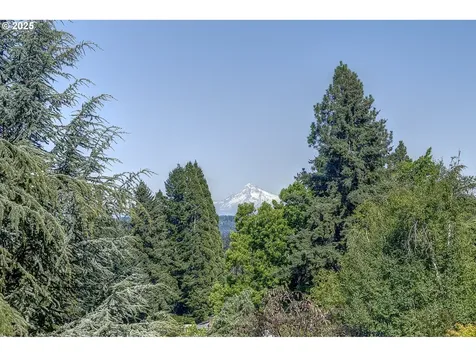 17304 Parkers Drive Gladstone OR 97027