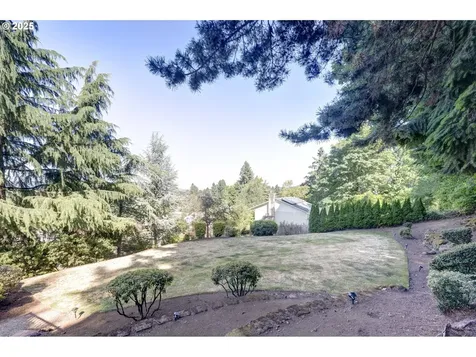 17304 Parkers Drive Gladstone OR 97027