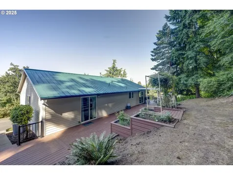 17304 Parkers Drive Gladstone OR 97027