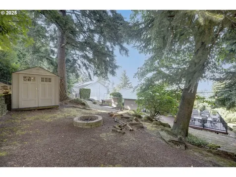 17304 Parkers Drive Gladstone OR 97027